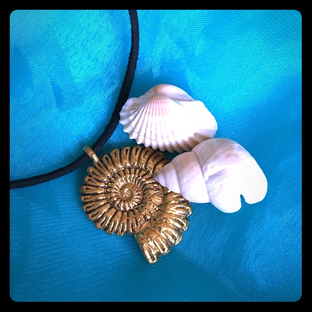 Golden Conch necklace